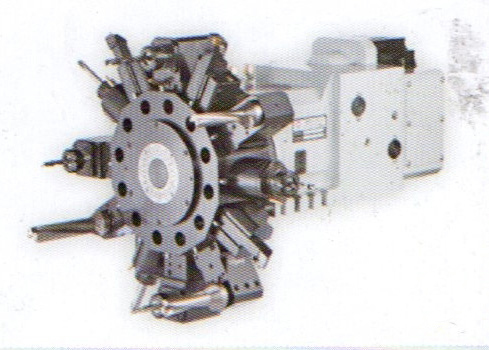采用臺灣六鑫八工位液壓旋轉(zhuǎn)刀塔，定位精度高、故障率低、換刀快，就近換刀。